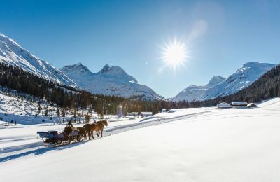 winter_kutschenfahrt_lech_zuers_tourismus_christoph_schoech_4.jpg